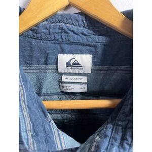 Quiksilver Shirt Men L Button Up Nice Blue Horizontal Stripes